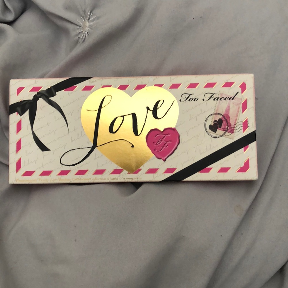 Too Faced Love Palette
